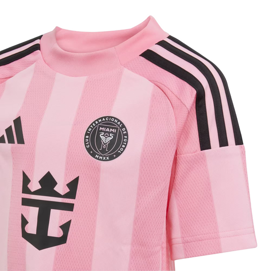 Détail de l'écusson du Kit Inter Miami CF Domicile 2025/2026 Enfant