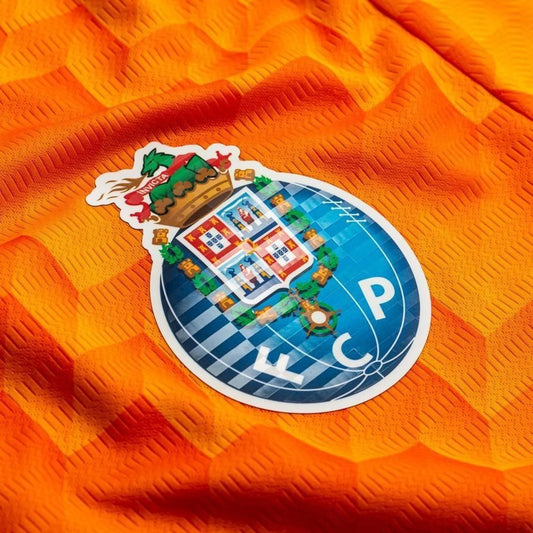 Détail de l'écusson sur le Maillot FC Porto Extérieur 2024/2025 New Balance