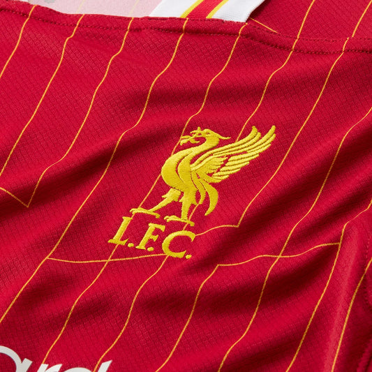 Détail de l'écusson sur le Maillot Liverpool Domicile 2024/2025 Nike