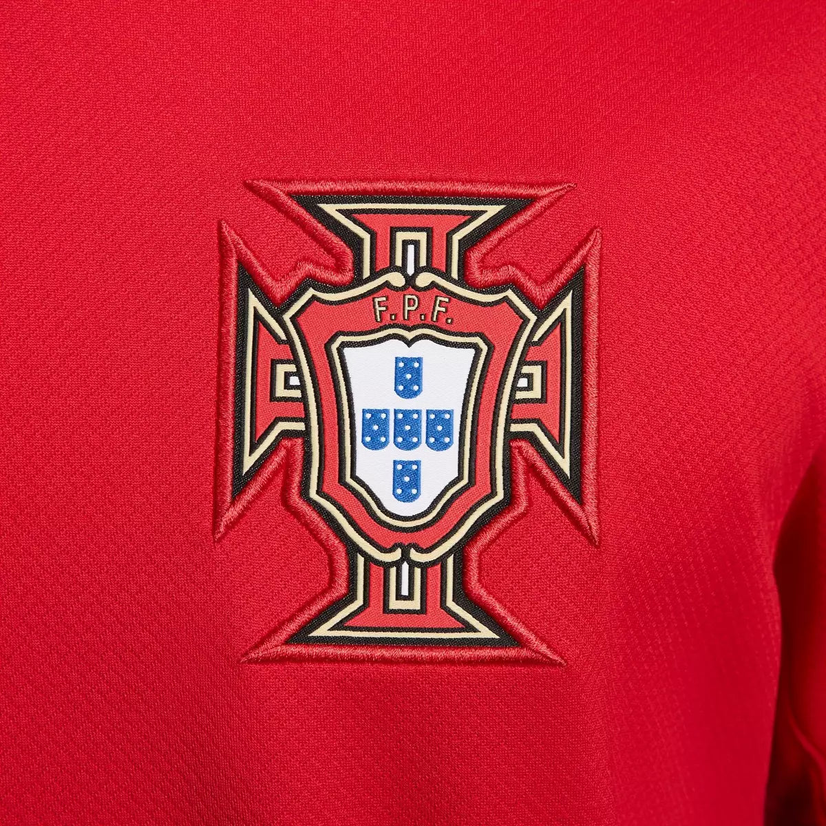 Détail de l'écusson du Maillot Portugal Domicile 2024/2025 Nike