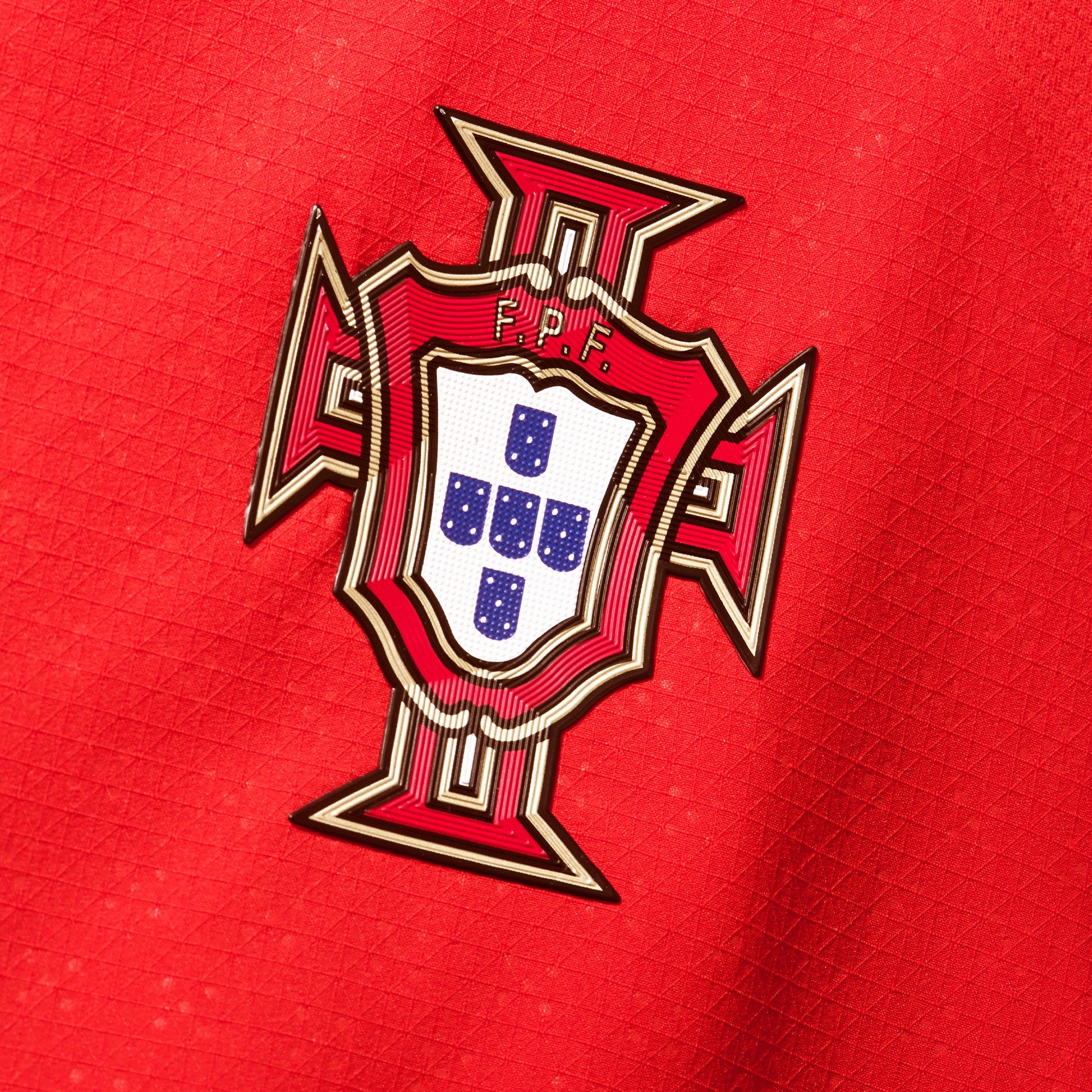 Détail de l'écusson du Maillot Portugal Domicile 2025/2026 Version Joueur Puma