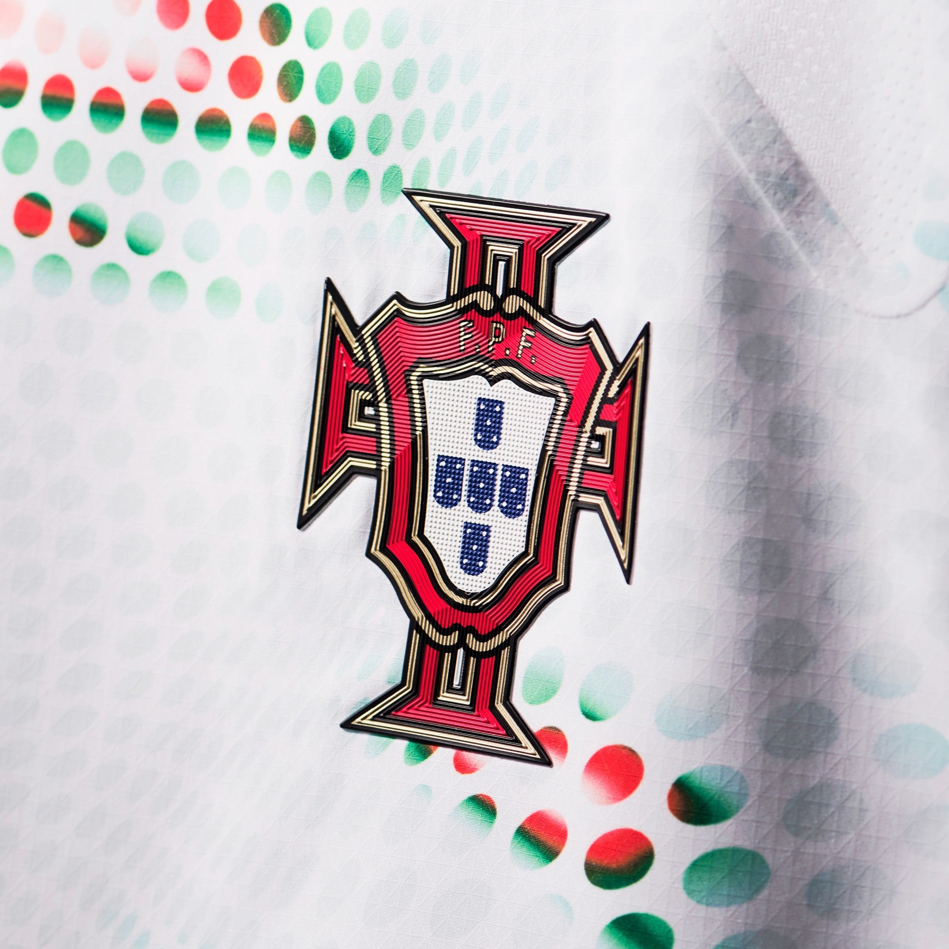 Détail de l'écusson du Maillot Portugal Extérieur 2025/2026 Version Joueur Puma