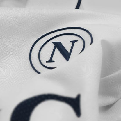 Détail de l'écusson sur le Maillot SSC Napoli Extérieur 2024/2025 EA7 Emporio Armani