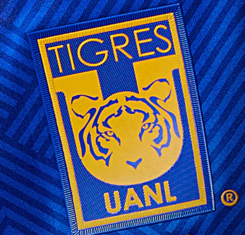 Détail de l'écusson sur le Maillot Tigres UANL Extérieur 2024/2025 Adidas